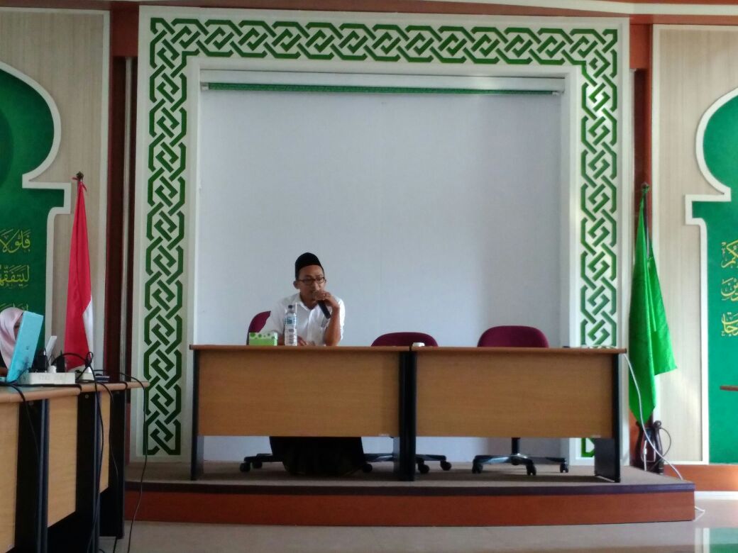Qowim Ingatkan Para Peserta PJTD untuk Terus Menulis dan Menjaga Eksistensi Buletin Harokati