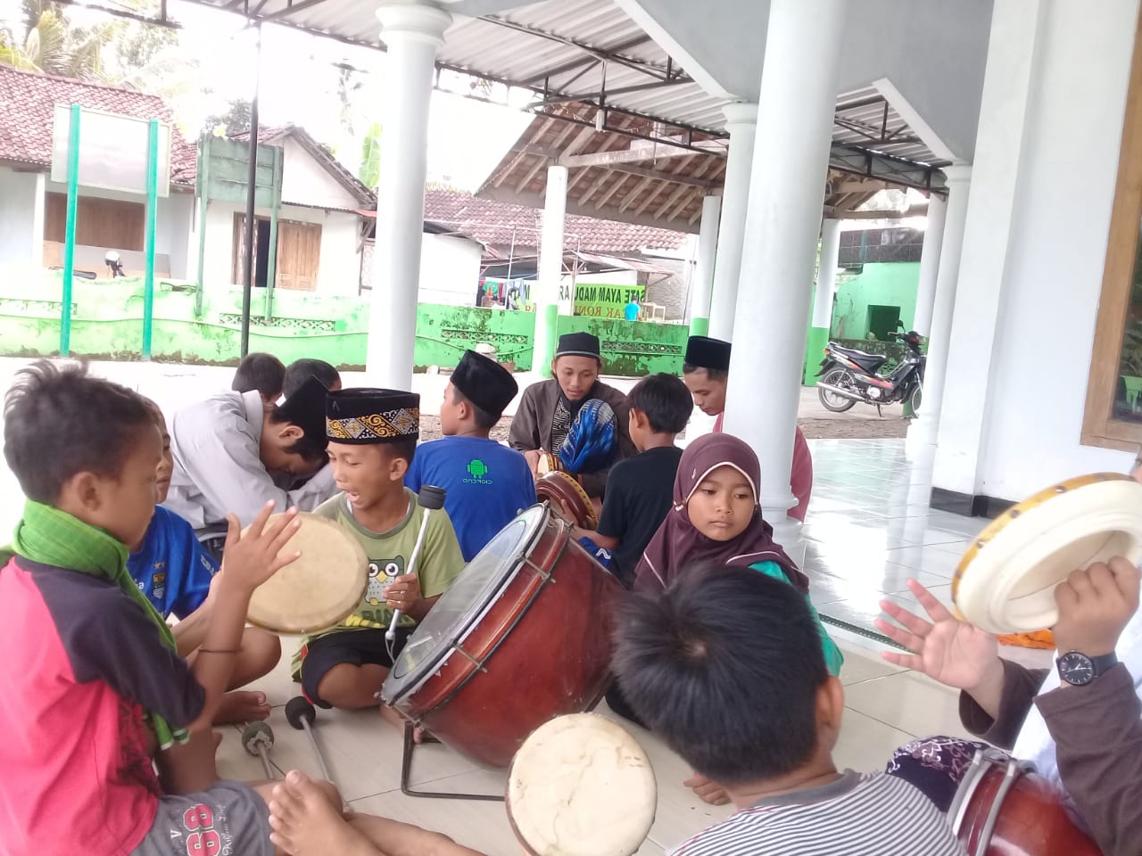 HADRAH SEBAGAI KEKUATAN BUDAYA DAN SENI ISLAMI DI PEDESAAN
